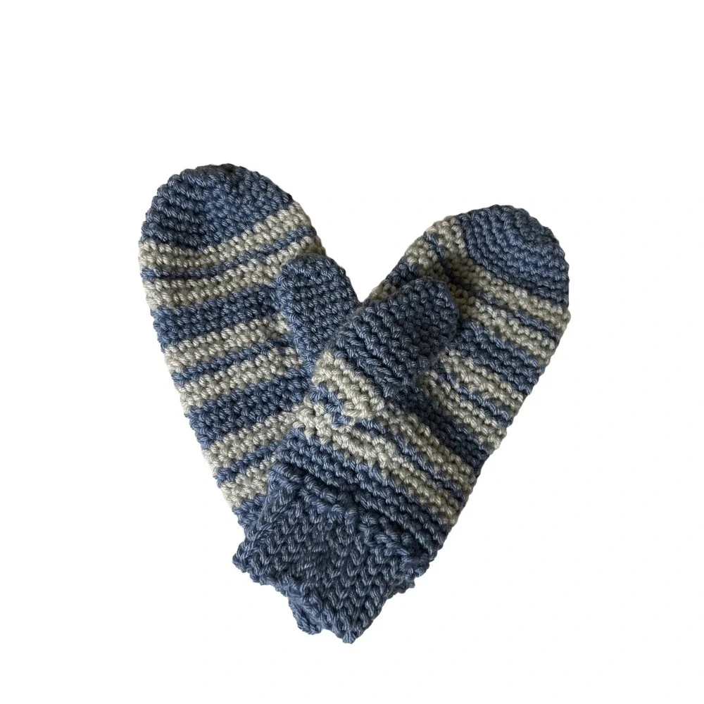 NWOT Handmade Blue Cream Chunky‎ Knit Mittens Winter Cozy Warm Accessories